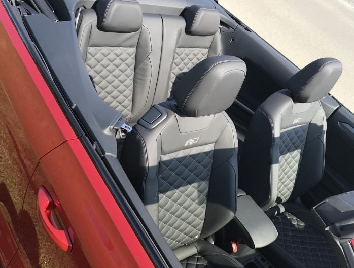 VW T-Roc cabriolet rouge intérieur SAN Mazuin
