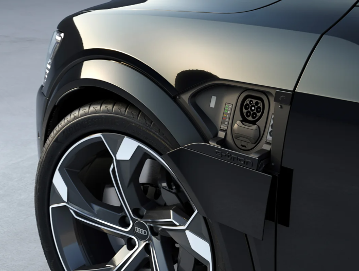 Audi Q8 e-tron électrique 2023 SAN Mazuin