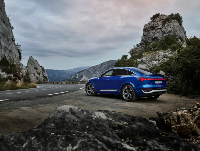 Audi Q8 e-tron électrique 2023
